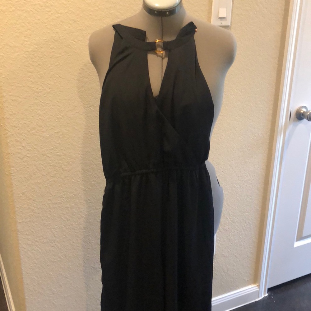 Sleeveless Jumpsuit with electric waistband.